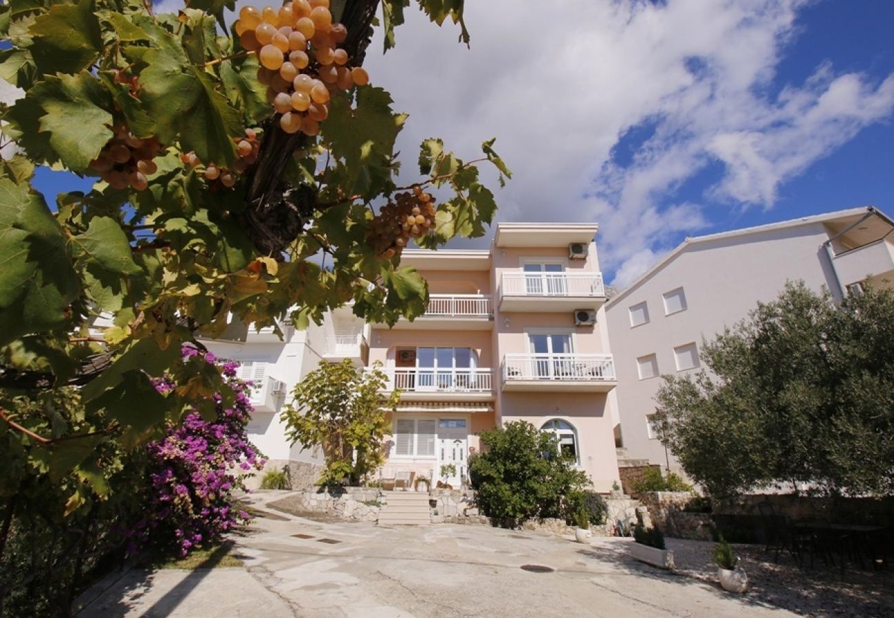 Ferienwohnung in Duce - Ferienwohnung in Duće mit Meerblick, Balkon, Klimaanlage, W-LAN (4172-1)