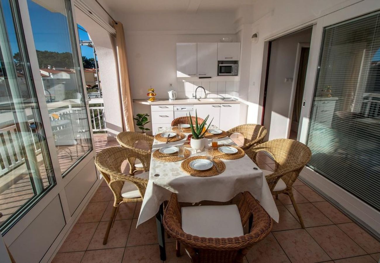 Ferienwohnung in Duce - Ferienwohnung in Duće mit Meerblick, Balkon, Klimaanlage, W-LAN (4172-1)