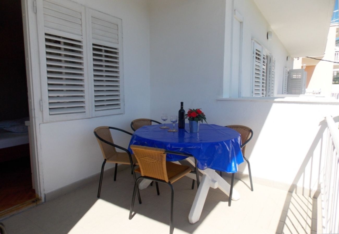 Ferienwohnung in Duce - Ferienwohnung in Duće mit Meerblick, Balkon, Klimaanlage, W-LAN (4174-1)