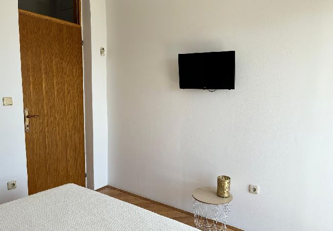 Ferienwohnung in Duce - Ferienwohnung in Duće mit Meerblick, Balkon, Klimaanlage, W-LAN (4174-8) Ferienwohnung in Duce - Ferienwohnung in Duće mit Meerblick, Balkon, Klimaanlage, W-LAN (4174-8)