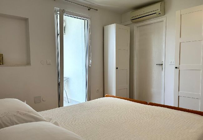 Ferienwohnung in Duce - Ferienwohnung in Duće mit Meerblick, Balkon, Klimaanlage, W-LAN (4174-8) Ferienwohnung in Duce - Ferienwohnung in Duće mit Meerblick, Balkon, Klimaanlage, W-LAN (4174-8)