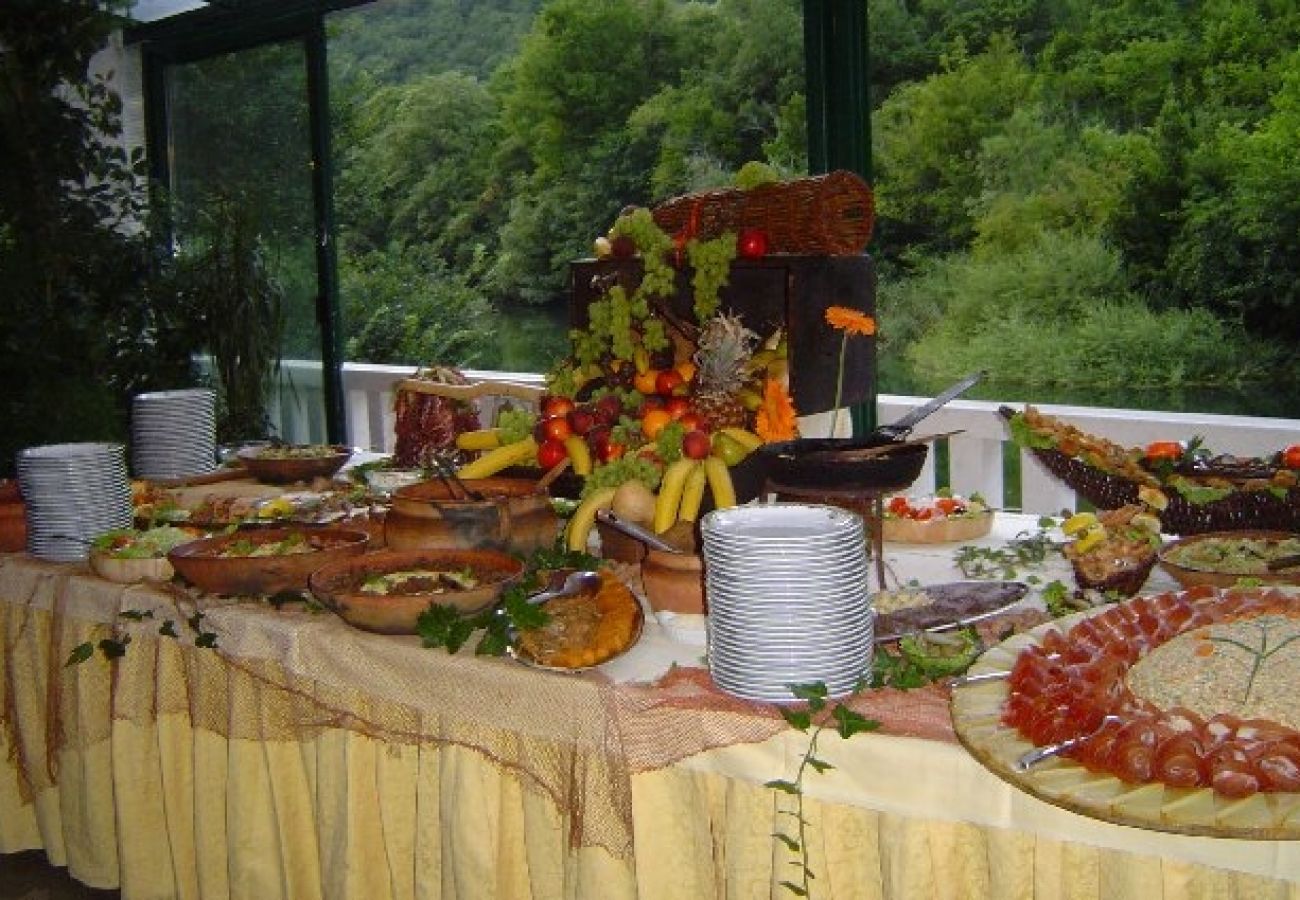 Ferienhaus in Omiš - Ferienhaus in Omiš mit Terrasse, Klimaanlage, W-LAN, Waschmaschine (4183-1)