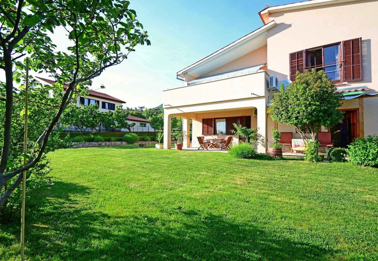 Ferienwohnung in Roc - Ferienwohnung in Roč mit Terrasse, Klimaanlage, W-LAN, Waschmaschine (4194-2)