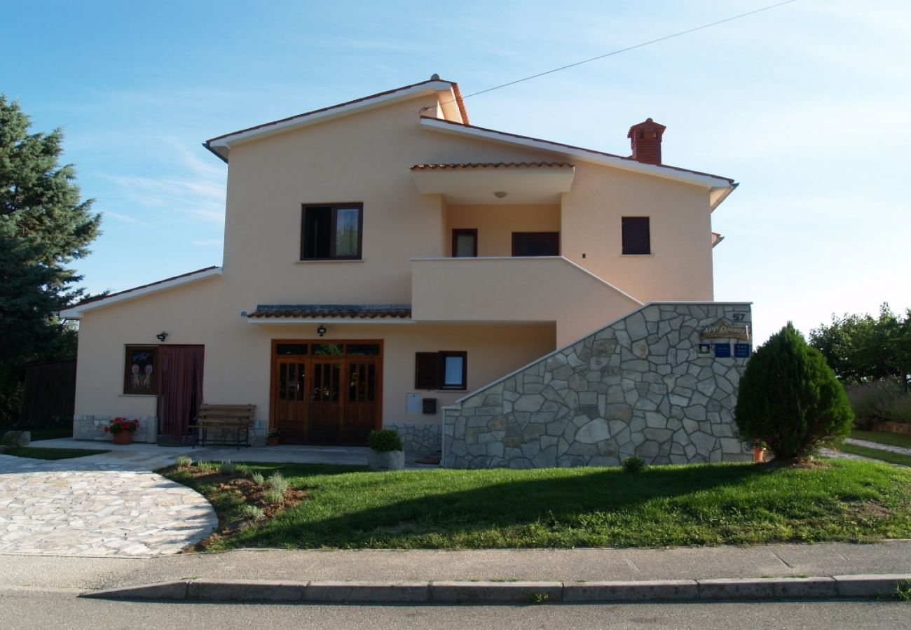 Ferienwohnung in Roc - Ferienwohnung in Roč mit Terrasse, Klimaanlage, W-LAN, Waschmaschine (4194-2)