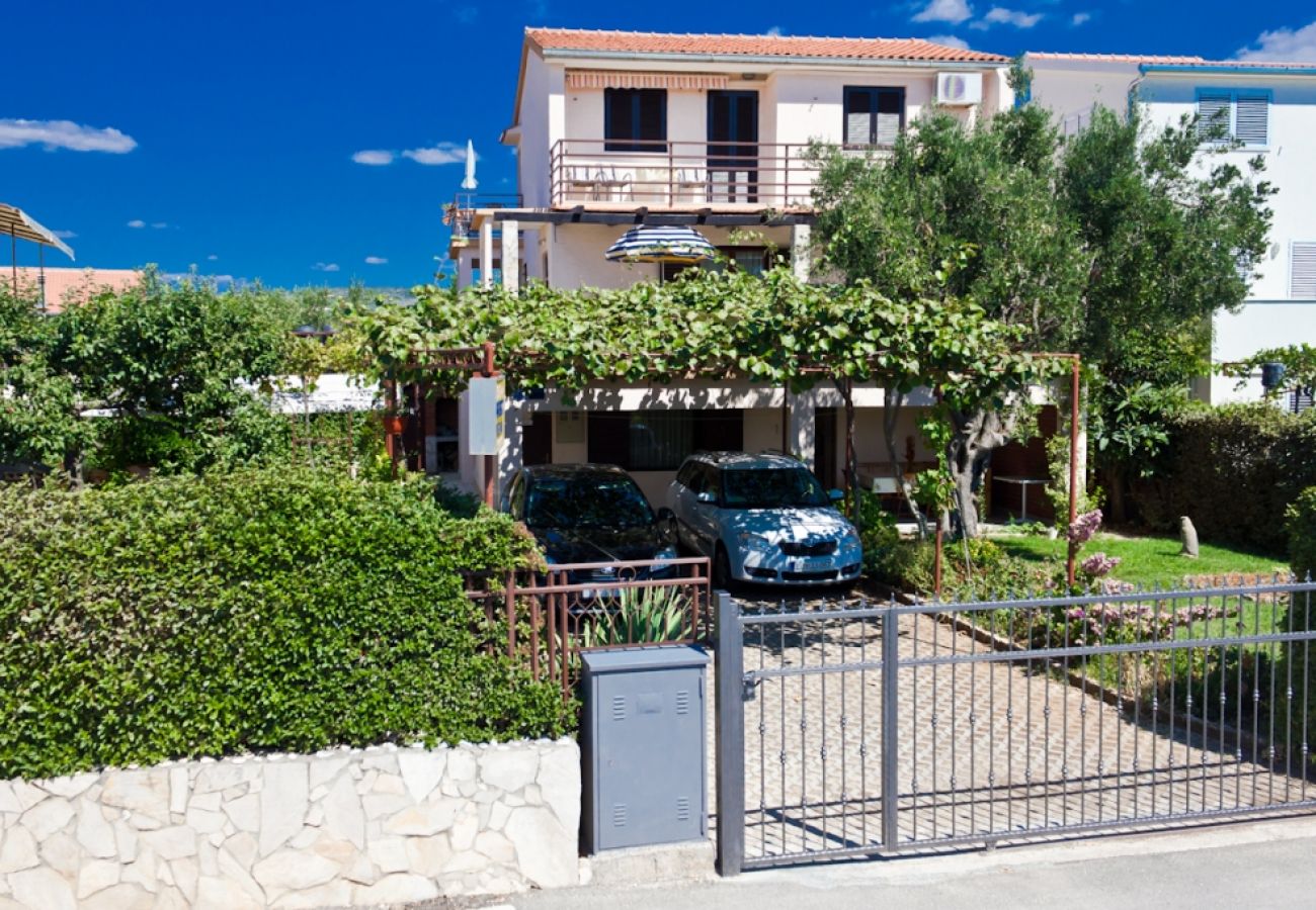 Ferienwohnung in Rogoznica - Ferienwohnung in Rogoznica mit Terrasse, Klimaanlage, W-LAN, Spülmaschine (3338-1)