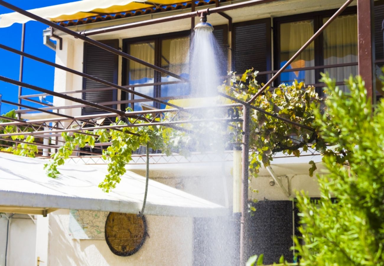 Ferienwohnung in Rogoznica - Ferienwohnung in Rogoznica mit Terrasse, Klimaanlage, W-LAN, Spülmaschine (3338-1)