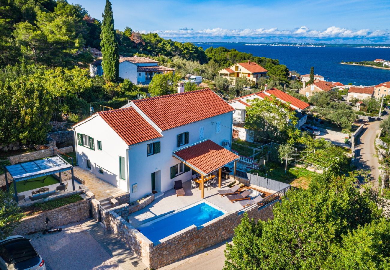 Ferienhaus in Lukoran - Ferienhaus in Lukoran mit Meerblick, Terrasse, Klimaanlage, W-LAN (4200-1)