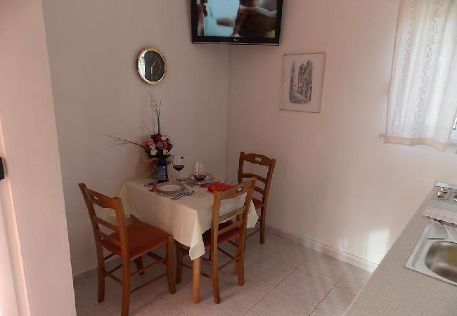 Ferienwohnung in Trogir - Ferienwohnung in Trogir mit Meerblick, Balkon, Klimaanlage, W-LAN (4236-1) Ferienwohnung in Trogir - Ferienwohnung in Trogir mit Meerblick, Balkon, Klimaanlage, W-LAN (4236-1)