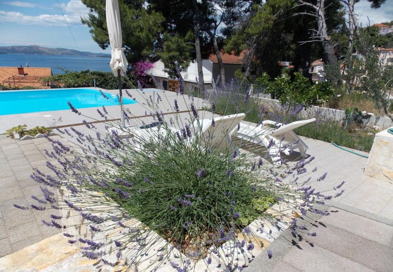 Ferienwohnung in Trogir - Ferienwohnung in Trogir mit Meerblick, Balkon, Klimaanlage, W-LAN (4236-1)