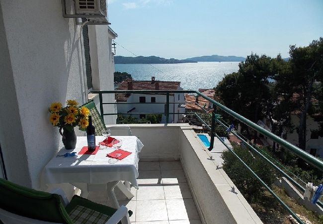 Ferienwohnung in Trogir - Ferienwohnung in Trogir mit Meerblick, Balkon, Klimaanlage, W-LAN (4236-2) Ferienwohnung in Trogir - Ferienwohnung in Trogir mit Meerblick, Balkon, Klimaanlage, W-LAN (4236-2)