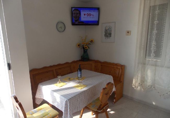 Ferienwohnung in Trogir - Ferienwohnung in Trogir mit Meerblick, Balkon, Klimaanlage, W-LAN (4236-2) Ferienwohnung in Trogir - Ferienwohnung in Trogir mit Meerblick, Balkon, Klimaanlage, W-LAN (4236-2)