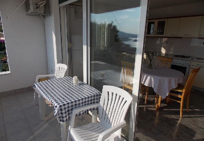 Ferienwohnung in Trogir - Ferienwohnung in Trogir mit Meerblick, Balkon, Klimaanlage, W-LAN (4236-3) Ferienwohnung in Trogir - Ferienwohnung in Trogir mit Meerblick, Balkon, Klimaanlage, W-LAN (4236-3)