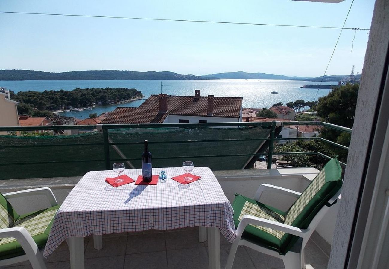 Ferienwohnung in Trogir - Ferienwohnung in Trogir mit Meerblick, Balkon, Klimaanlage, W-LAN (4236-3)