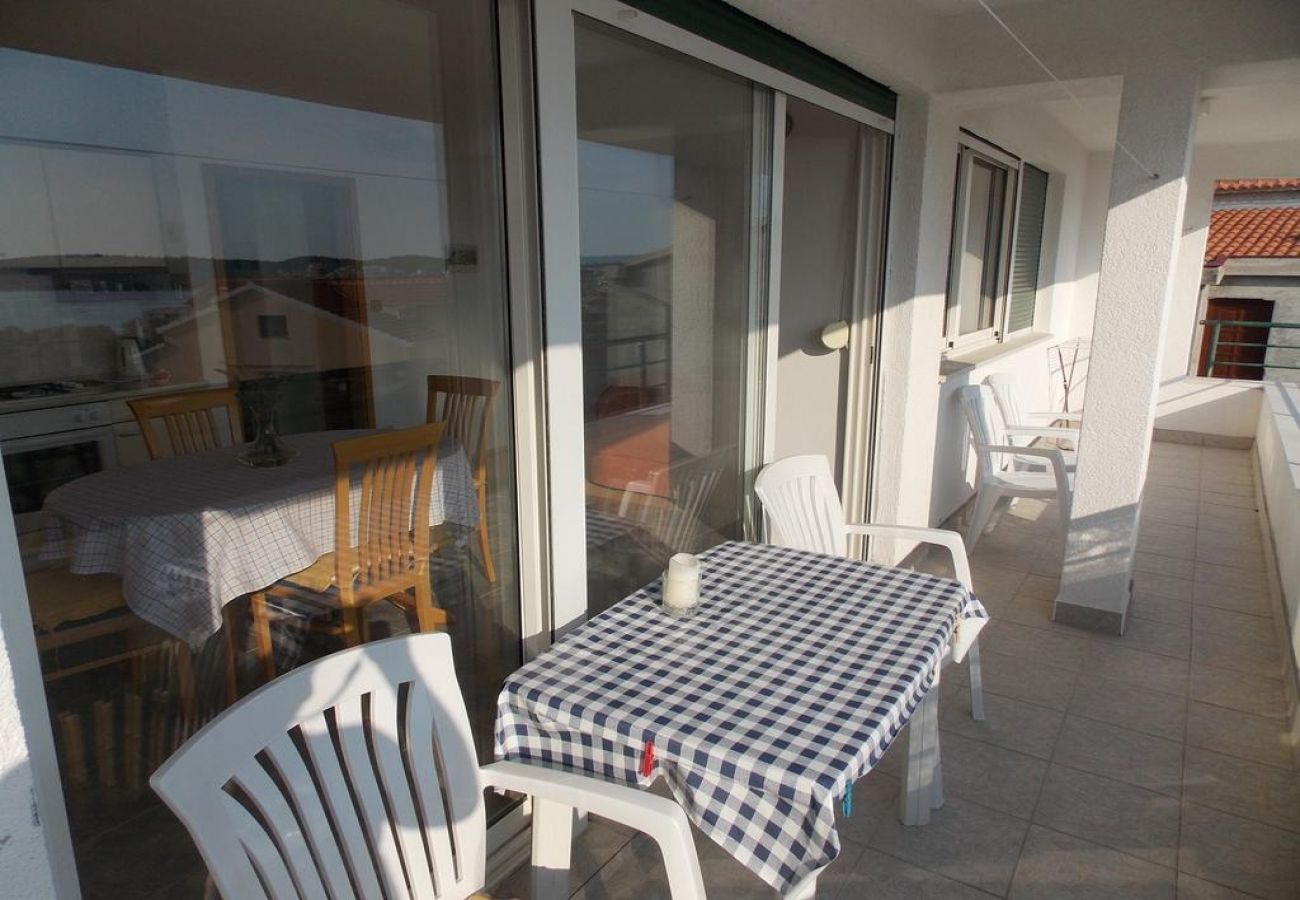 Ferienwohnung in Trogir - Ferienwohnung in Trogir mit Meerblick, Balkon, Klimaanlage, W-LAN (4236-3)