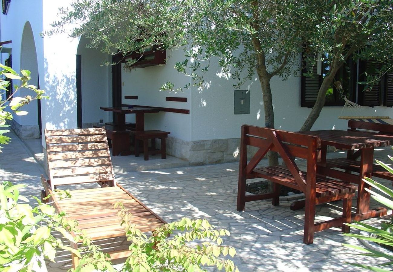 Ferienwohnung in Mali Lošinj - Ferienwohnung in Mali Lošinj mit Terrasse, Klimaanlage, W-LAN, Waschmaschine (4241-1)