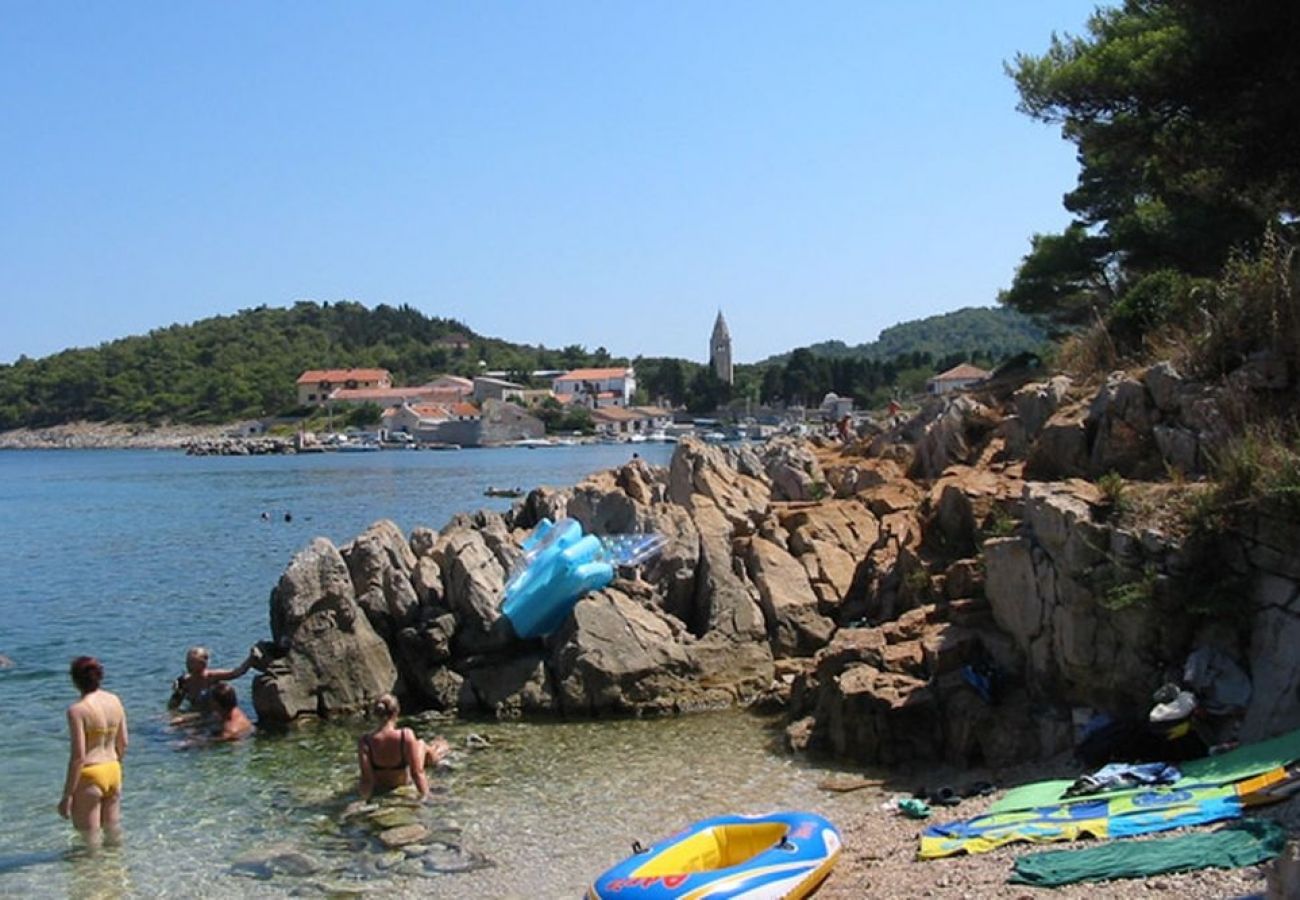 Ferienwohnung in Mali Lošinj - Ferienwohnung in Mali Lošinj mit Terrasse, Klimaanlage, W-LAN, Waschmaschine (4241-1)