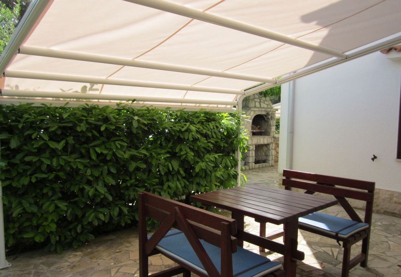 Ferienwohnung in Mali Lošinj - Ferienwohnung in Mali Lošinj mit Terrasse, Klimaanlage, W-LAN, Waschmaschine (4241-2)