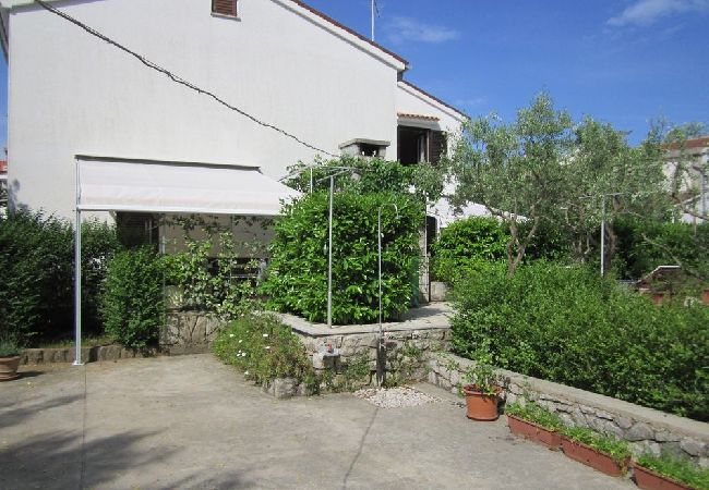 Ferienwohnung in Mali Lošinj - Ferienwohnung in Mali Lošinj mit Terrasse, Klimaanlage, W-LAN, Waschmaschine (4241-3) Ferienwohnung in Mali Lošinj - Ferienwohnung in Mali Lošinj mit Terrasse, Klimaanlage, W-LAN, Waschmaschine (4241-3)