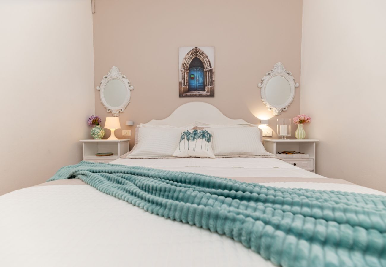 Ferienwohnung in Trogir - Ferienwohnung in Trogir mit Meerblick, Terrasse, Klimaanlage, W-LAN (3459-3)
