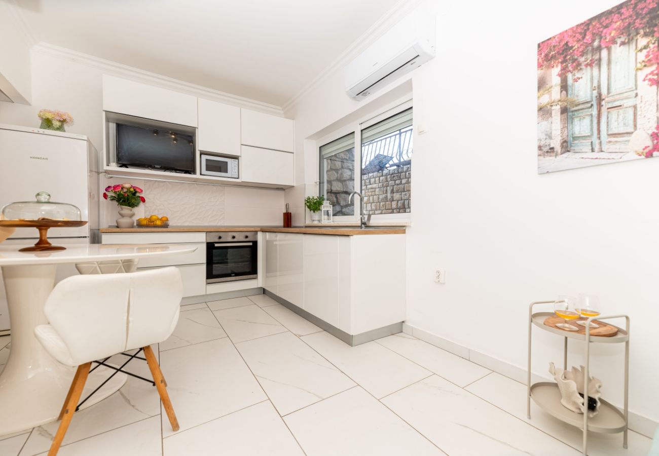 Ferienwohnung in Trogir - Ferienwohnung in Trogir mit Meerblick, Terrasse, Klimaanlage, W-LAN (3459-3)