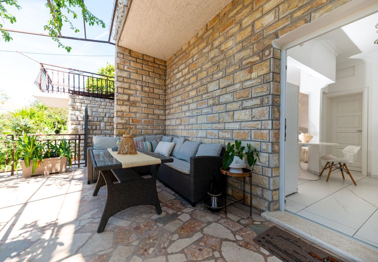 Ferienwohnung in Trogir - Ferienwohnung in Trogir mit Meerblick, Terrasse, Klimaanlage, W-LAN (3459-3)