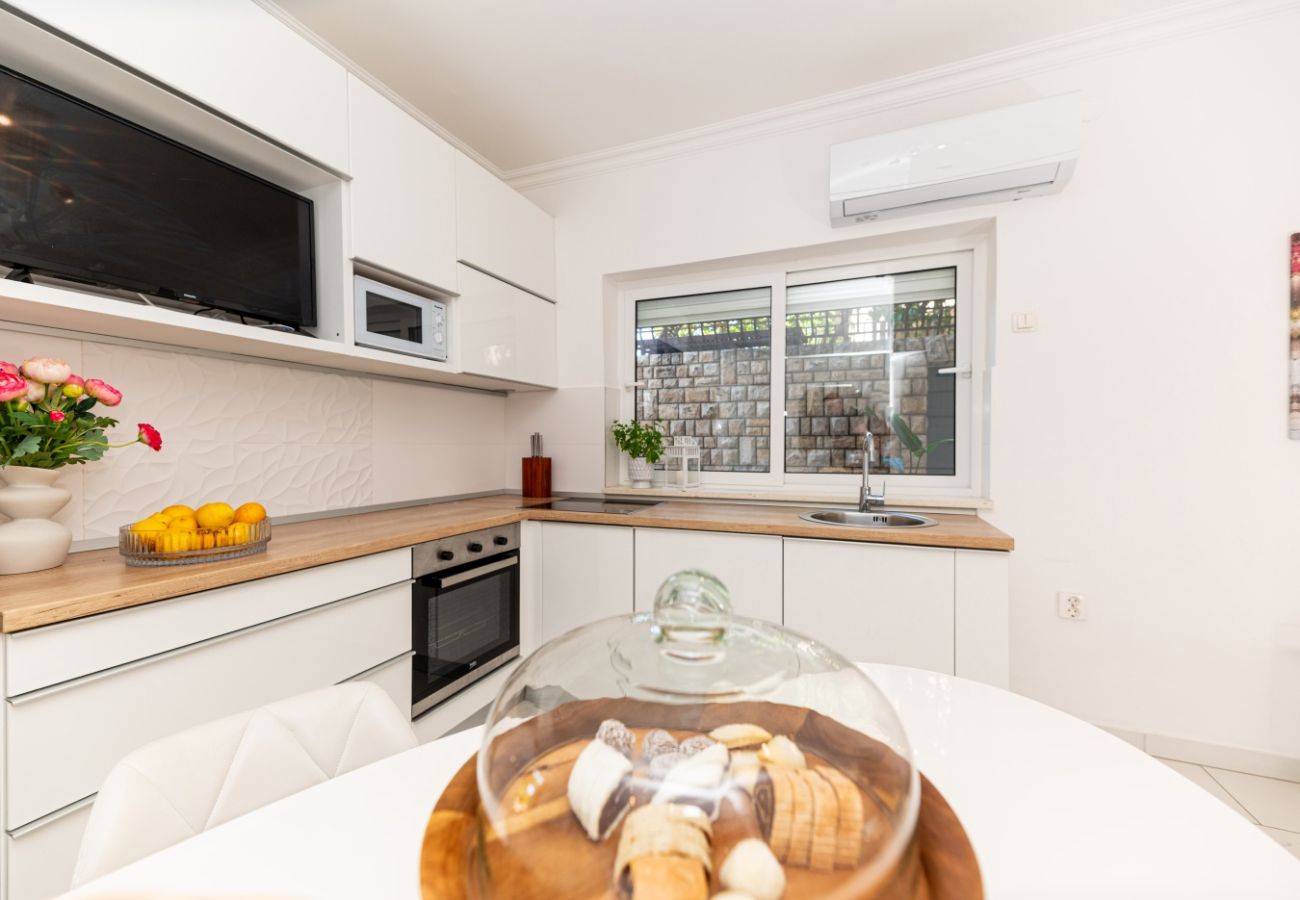 Ferienwohnung in Trogir - Ferienwohnung in Trogir mit Meerblick, Terrasse, Klimaanlage, W-LAN (3459-3)