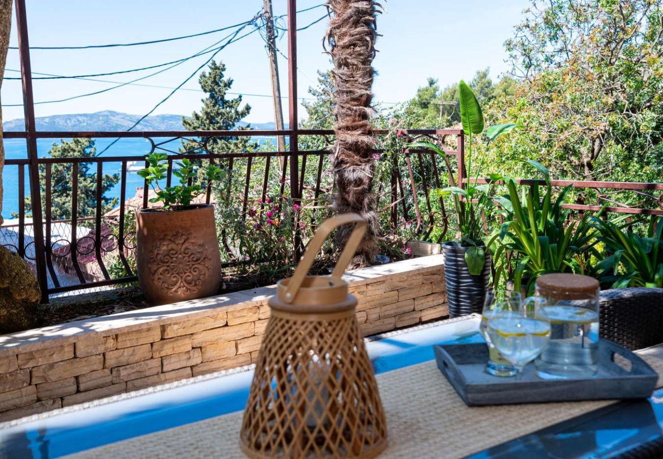 Ferienwohnung in Trogir - Ferienwohnung in Trogir mit Meerblick, Terrasse, Klimaanlage, W-LAN (3459-3)