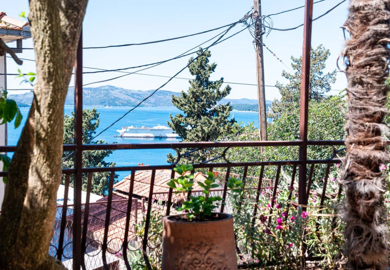 Ferienwohnung in Trogir - Ferienwohnung in Trogir mit Meerblick, Terrasse, Klimaanlage, W-LAN (3459-3)