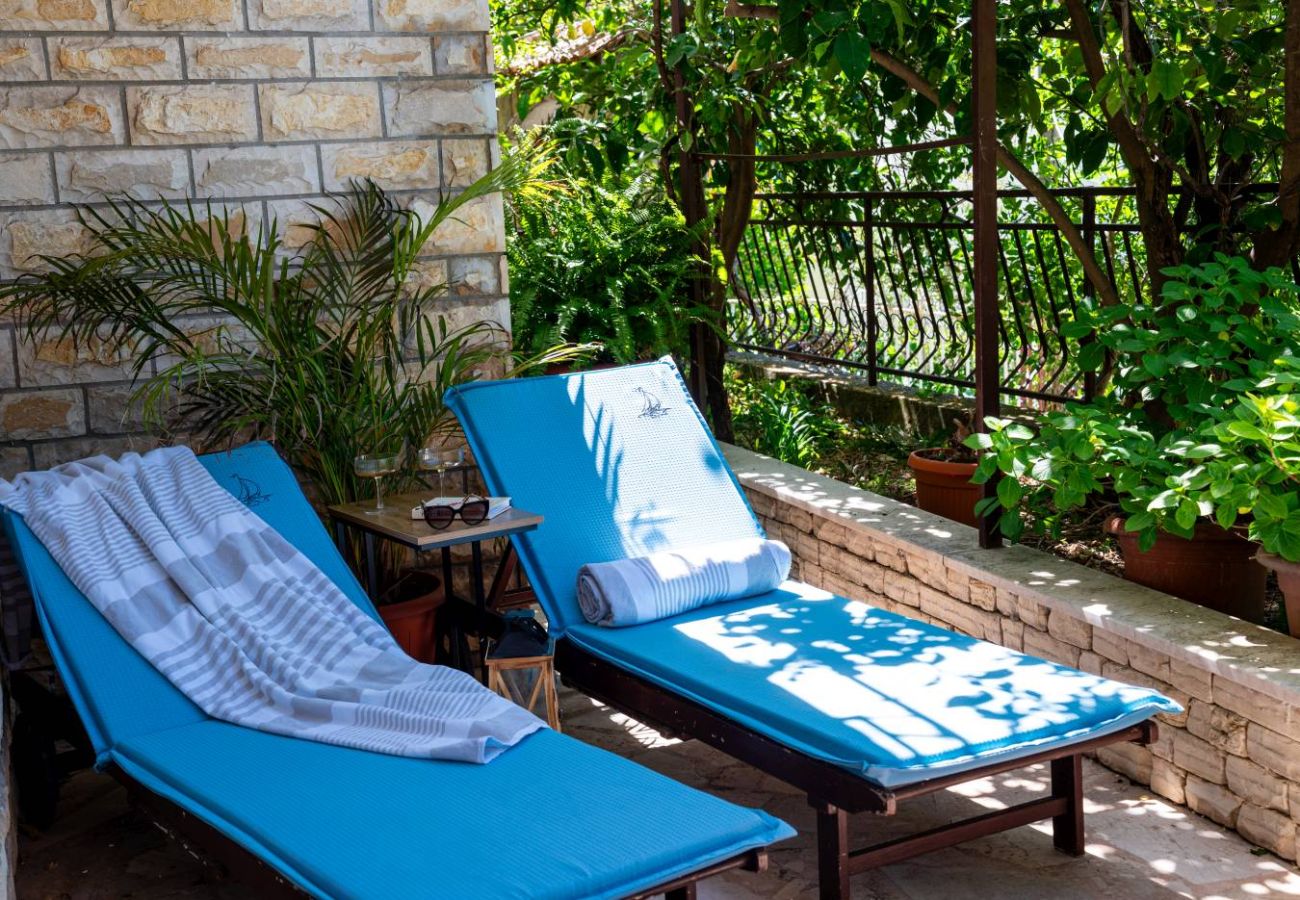 Ferienwohnung in Trogir - Ferienwohnung in Trogir mit Meerblick, Terrasse, Klimaanlage, W-LAN (3459-3)