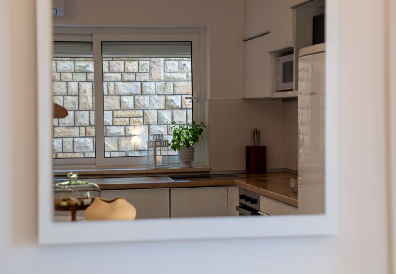 Ferienwohnung in Trogir - Ferienwohnung in Trogir mit Meerblick, Terrasse, Klimaanlage, W-LAN (3459-3)
