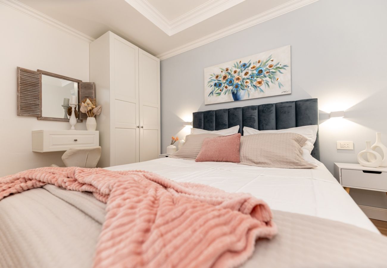 Ferienwohnung in Trogir - Ferienwohnung in Trogir mit Meerblick, Terrasse, Klimaanlage, W-LAN (3459-3)