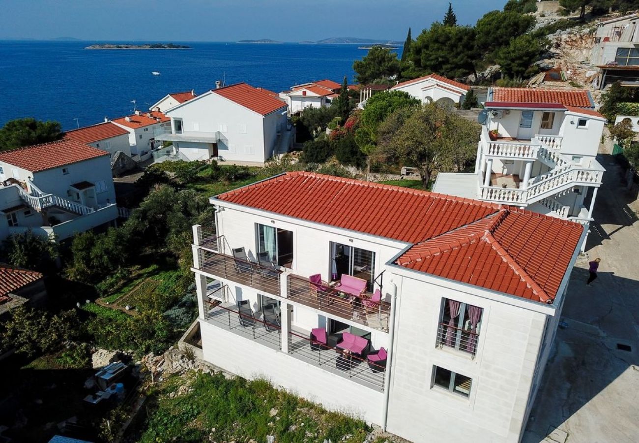 Ferienwohnung in Tribunj - Ferienwohnung in Tribunj mit Meerblick, Terrasse, Klimaanlage, W-LAN (4265-1)