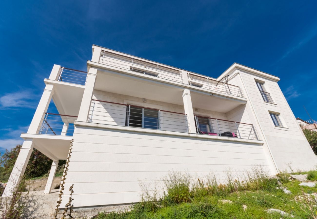 Ferienwohnung in Tribunj - Ferienwohnung in Tribunj mit Meerblick, Terrasse, Klimaanlage, W-LAN (4265-1)