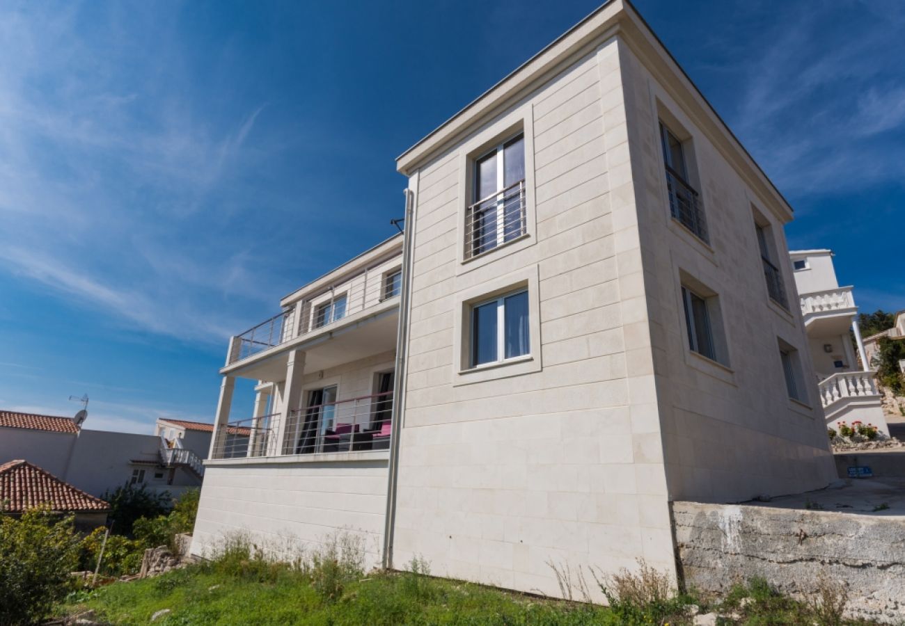 Ferienwohnung in Tribunj - Ferienwohnung in Tribunj mit Meerblick, Terrasse, Klimaanlage, W-LAN (4265-1)