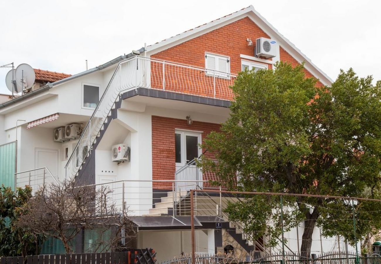 Ferienwohnung in Vodice - Ferienwohnung in Vodice mit Balkon, Klimaanlage, W-LAN, Waschmaschine (4266-1)