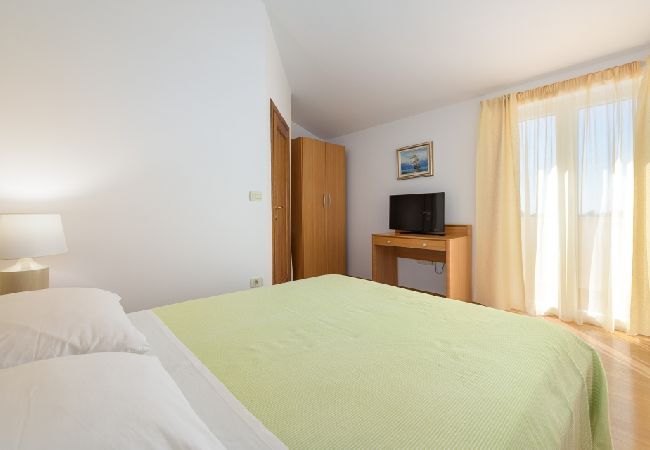 Ferienwohnung in Bašanija - Ferienwohnung in Bašanija mit Meerblick, Terrasse, Klimaanlage, W-LAN (113-3) Ferienwohnung in Bašanija - Ferienwohnung in Bašanija mit Meerblick, Terrasse, Klimaanlage, W-LAN (113-3)