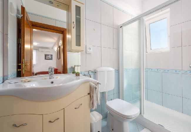 Ferienwohnung in Bašanija - Ferienwohnung in Bašanija mit Meerblick, Terrasse, Klimaanlage, W-LAN (113-3) Ferienwohnung in Bašanija - Ferienwohnung in Bašanija mit Meerblick, Terrasse, Klimaanlage, W-LAN (113-3)