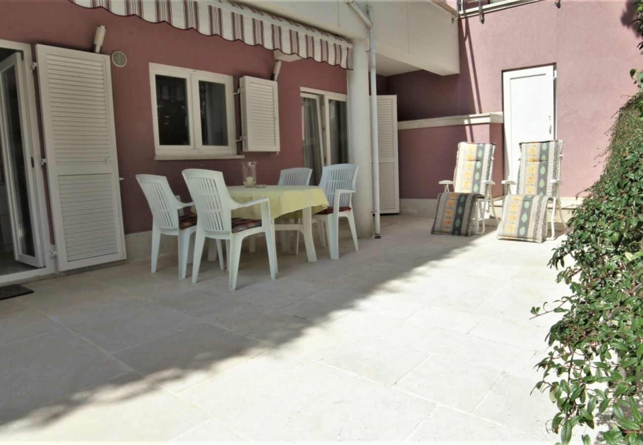 Ferienwohnung in Rovinj - Ferienwohnung in Rovinj mit Terrasse, Klimaanlage, W-LAN, Spülmaschine (4285-1)