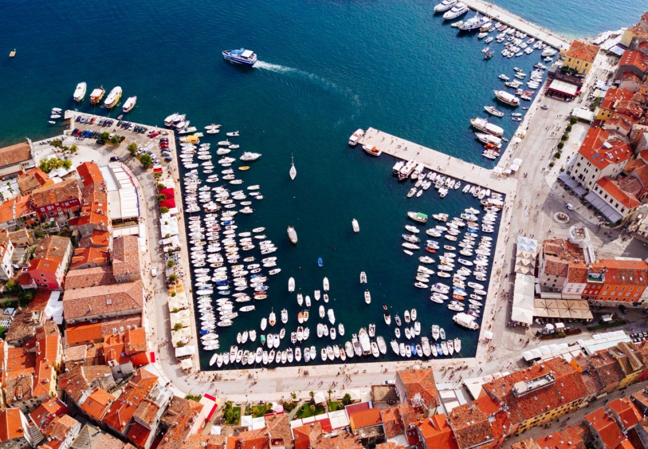 Ferienwohnung in Rovinj - Ferienwohnung in Rovinj mit Terrasse, Klimaanlage, W-LAN, Spülmaschine (4285-2)