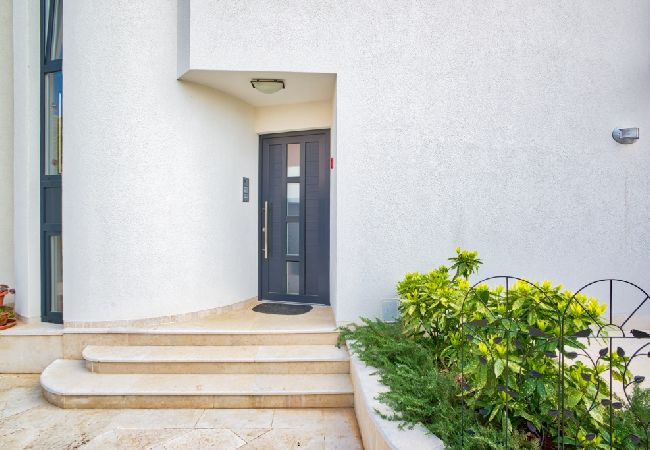 Ferienwohnung in Rovinj - Ferienwohnung in Rovinj mit Terrasse, Klimaanlage, W-LAN, Spülmaschine (4286-1) Ferienwohnung in Rovinj - Ferienwohnung in Rovinj mit Terrasse, Klimaanlage, W-LAN, Spülmaschine (4286-1)