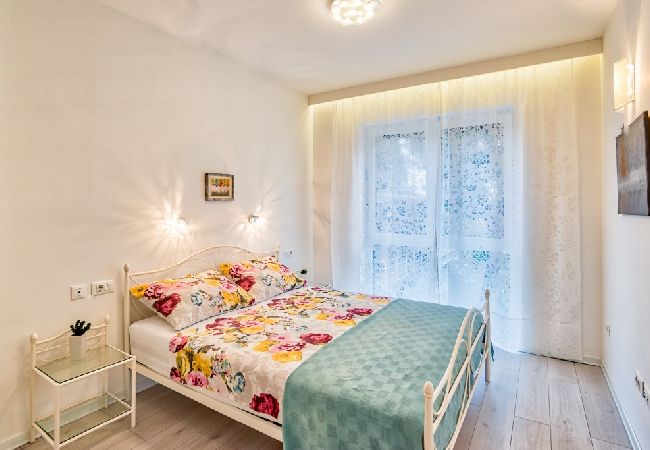 Ferienwohnung in Rovinj - Ferienwohnung in Rovinj mit Terrasse, Klimaanlage, W-LAN, Spülmaschine (4286-2) Ferienwohnung in Rovinj - Ferienwohnung in Rovinj mit Terrasse, Klimaanlage, W-LAN, Spülmaschine (4286-2)