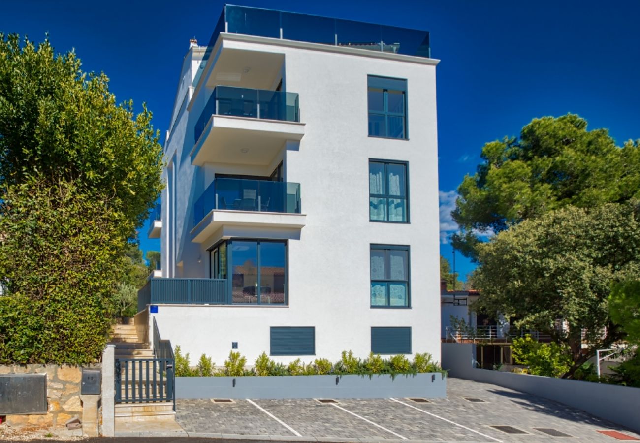 Ferienwohnung in Rovinj - Ferienwohnung in Rovinj mit Terrasse, Klimaanlage, W-LAN, Spülmaschine (4286-2)