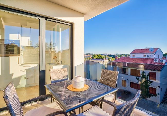 Ferienwohnung in Rovinj - Ferienwohnung in Rovinj mit Terrasse, Klimaanlage, W-LAN, Spülmaschine (4286-4) Ferienwohnung in Rovinj - Ferienwohnung in Rovinj mit Terrasse, Klimaanlage, W-LAN, Spülmaschine (4286-4)