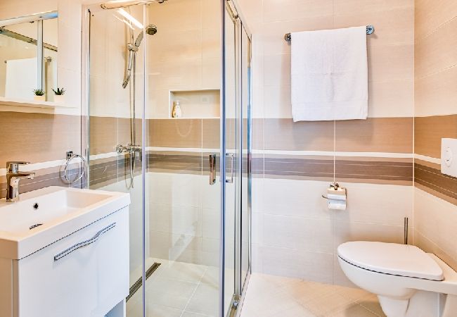 Ferienwohnung in Rovinj - Ferienwohnung in Rovinj mit Terrasse, Klimaanlage, W-LAN, Spülmaschine (4286-4) Ferienwohnung in Rovinj - Ferienwohnung in Rovinj mit Terrasse, Klimaanlage, W-LAN, Spülmaschine (4286-4)