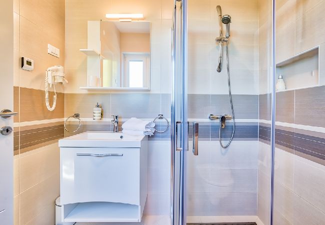 Ferienwohnung in Rovinj - Ferienwohnung in Rovinj mit Terrasse, Klimaanlage, W-LAN, Spülmaschine (4286-4) Ferienwohnung in Rovinj - Ferienwohnung in Rovinj mit Terrasse, Klimaanlage, W-LAN, Spülmaschine (4286-4)