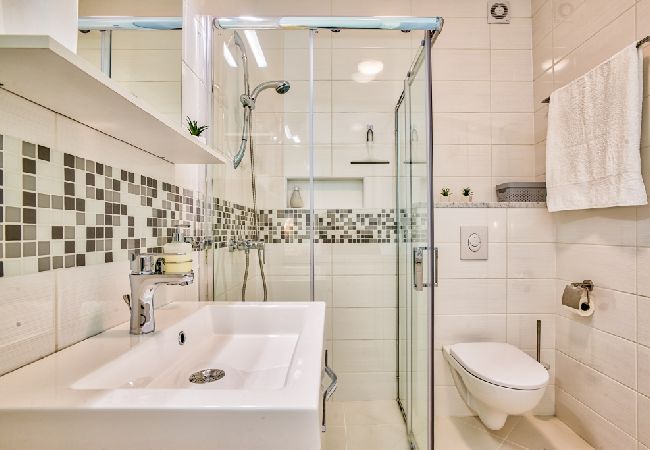 Ferienwohnung in Rovinj - Ferienwohnung in Rovinj mit Terrasse, Klimaanlage, W-LAN, Spülmaschine (4286-4) Ferienwohnung in Rovinj - Ferienwohnung in Rovinj mit Terrasse, Klimaanlage, W-LAN, Spülmaschine (4286-4)