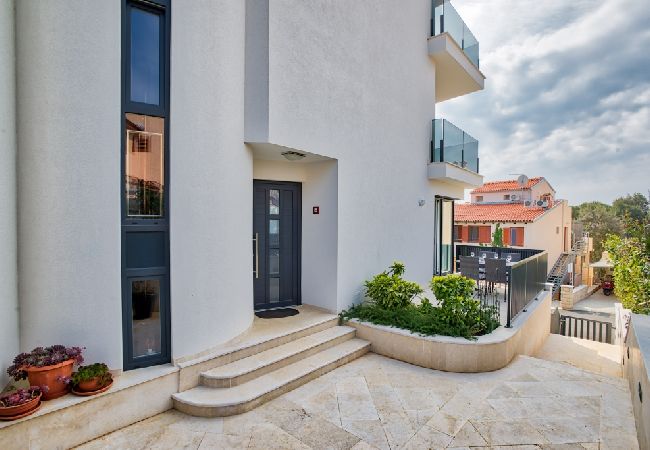 Ferienwohnung in Rovinj - Ferienwohnung in Rovinj mit Balkon, Klimaanlage, W-LAN, Spülmaschine (4286-5) Ferienwohnung in Rovinj - Ferienwohnung in Rovinj mit Balkon, Klimaanlage, W-LAN, Spülmaschine (4286-5)