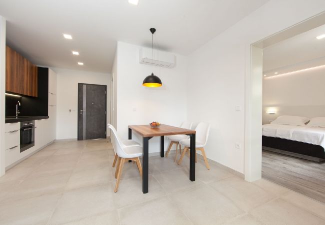 Ferienwohnung in Brela - Ferienwohnung in Brela mit Meerblick, Terrasse, Klimaanlage, W-LAN (3524-8) Ferienwohnung in Brela - Ferienwohnung in Brela mit Meerblick, Terrasse, Klimaanlage, W-LAN (3524-8)