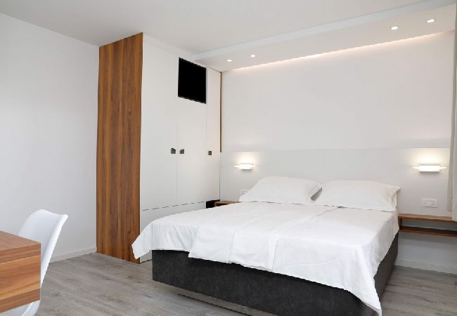 Ferienwohnung in Brela - Ferienwohnung in Brela mit Meerblick, Terrasse, Klimaanlage, W-LAN (3524-8) Ferienwohnung in Brela - Ferienwohnung in Brela mit Meerblick, Terrasse, Klimaanlage, W-LAN (3524-8)