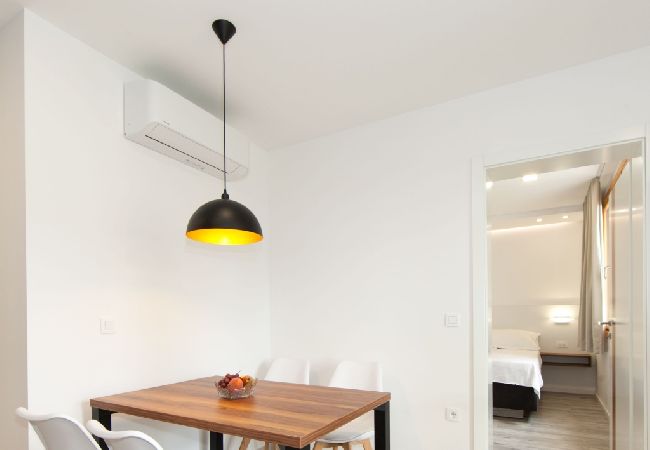 Ferienwohnung in Brela - Ferienwohnung in Brela mit Meerblick, Terrasse, Klimaanlage, W-LAN (3524-8) Ferienwohnung in Brela - Ferienwohnung in Brela mit Meerblick, Terrasse, Klimaanlage, W-LAN (3524-8)